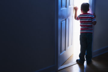 USA, New Jersey, Jersey City, Boy (4-5) peeking through doorway